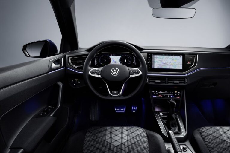 Volkswagen Polo 1.0 TSI 7-DSG R-Line Edition lease - dashboard met digital cockpit en navigatiescherm