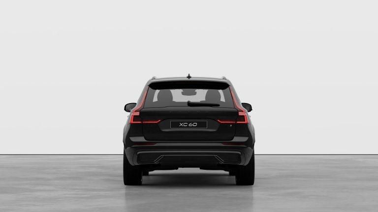 Volvo XC60 leasen - achteraanzicht met XC60-logo op de achterklep