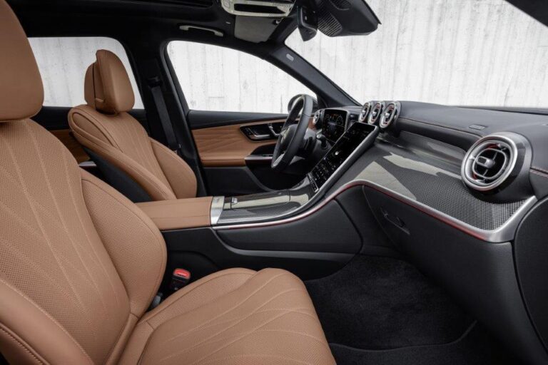 Mercedes-Benz GLC leasen - voorstoelen in cognackleur
