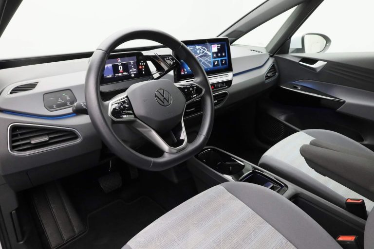 Volkswagen ID.3 45kWh Pure lease - dashboard met digital cockpit en infotainmentscherm