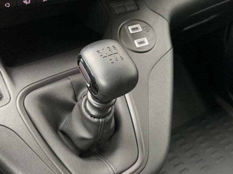 Opel Combo Full Operational Lease - close-up van de handgeschakelde versnellingspook