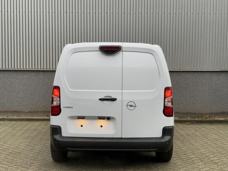 Opel Combo Lease - achteraanzicht met Combo-belettering en Opel-logo