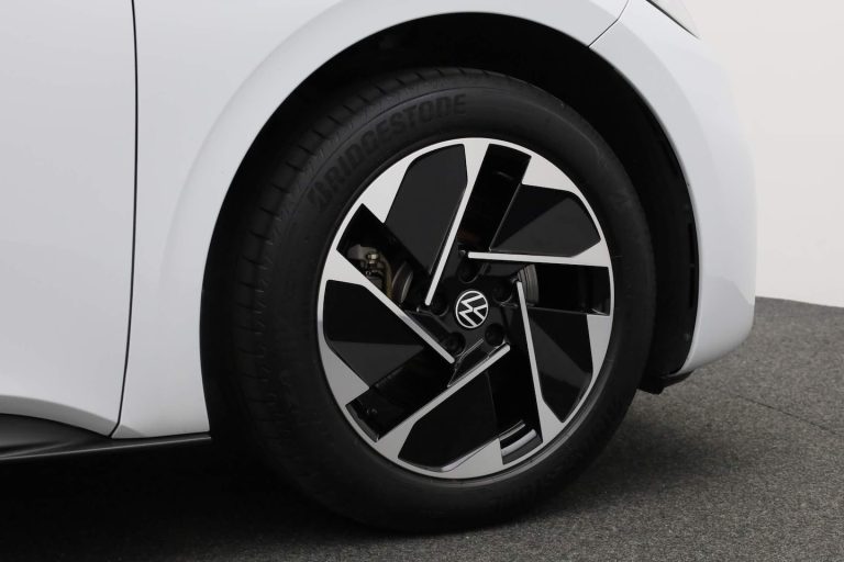 Volkswagen ID.3 45kWh Pure occasion lease - close-up van het lichtmetalen wiel