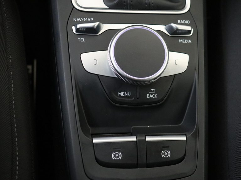 Audi Q2 zakelijke lease - close-up van de MMI-draaiknop