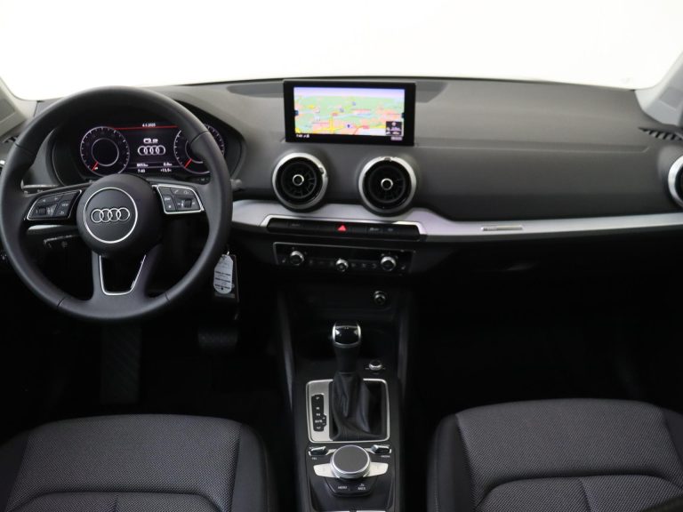 Audi Q2 35 TFSI S tronic Avanced Edition voorraadlease - close-up van de ESC-uitschakelknop