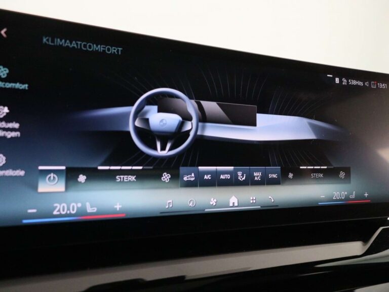 BMW 5-Serie Zakelijke Lease - infotainmentscherm met klimaatcomfortinstellingen