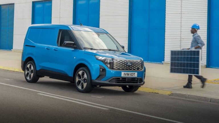 Full operational Lease E-Transit Courier (3)