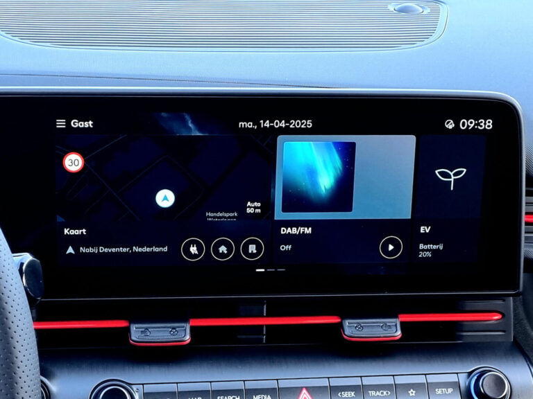 Hyundai Kona Electric leasen zakelijk - infotainmentscherm met gastprofiel en mediascherm