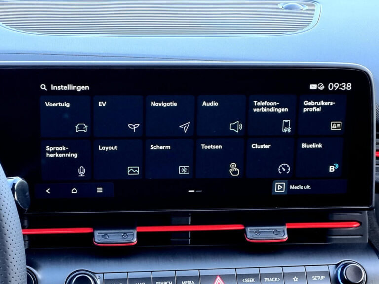 Hyundai Kona Electric leasen zakelijk - infotainmentscherm met instellingenmenu