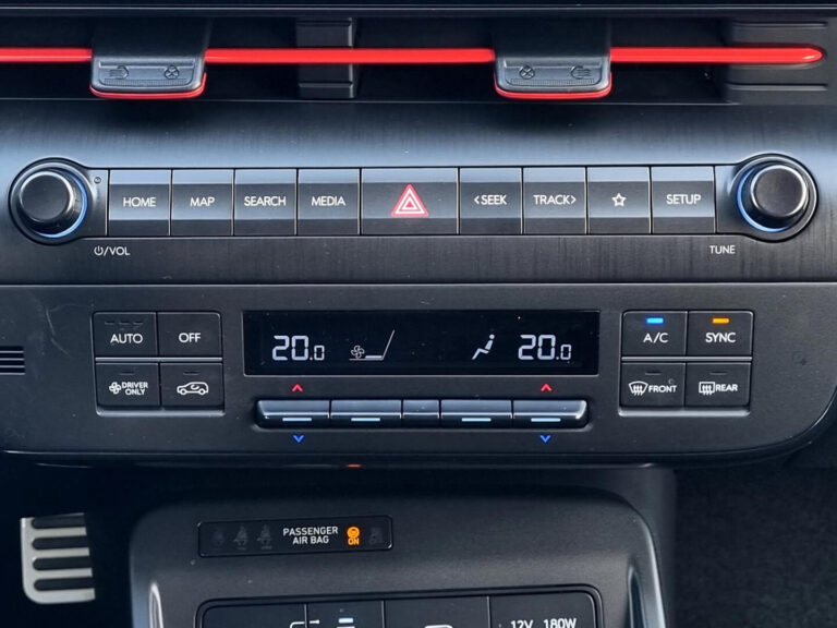 Hyundai Kona Electric leasen zakelijk - close-up van de klimaatbediening
