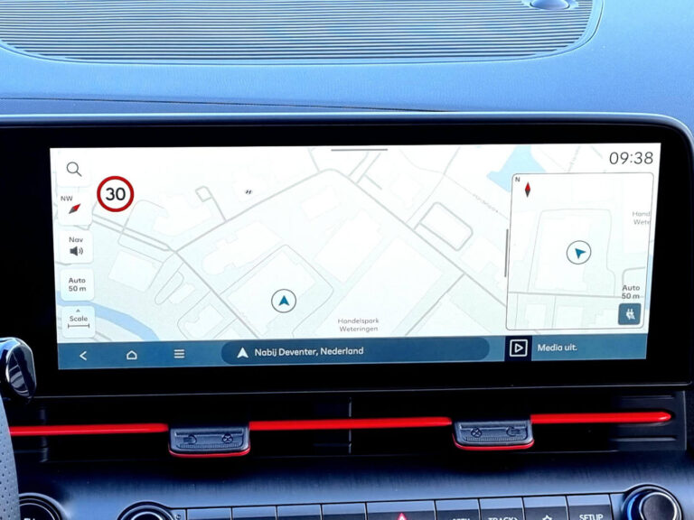 Hyundai Kona Occasion Lease - infotainmentscherm met navigatiekaart