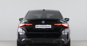 Jong gebruikte BMW i4 leasen (achterzijde) (1)