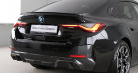 Jong gebruikte BMW i4 leasen (achterzijde) (4)