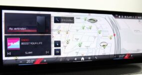 Jong gebruikte BMW i4 leasen (navigatiesysteem) (2)
