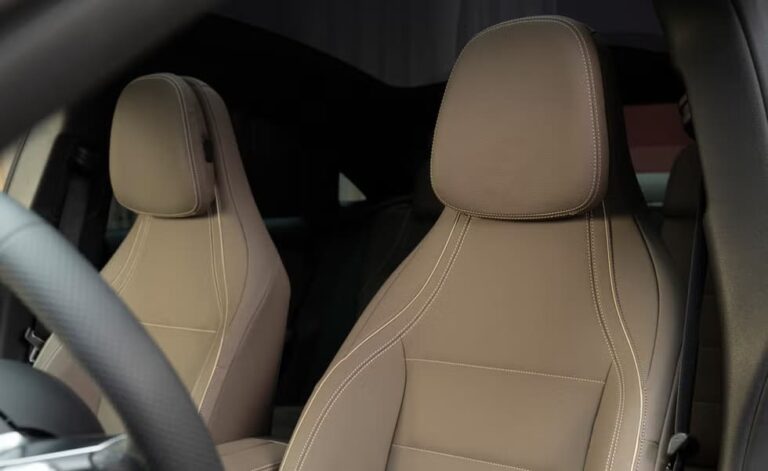 Mercedes-Benz CLA lease - voorstoelen in beige leer