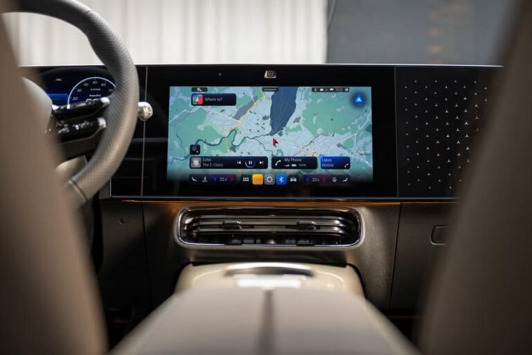 Mercedes-Benz CLA 250+ Launch Edition zakelijk leasen - breed MBUX-scherm in het dashboard