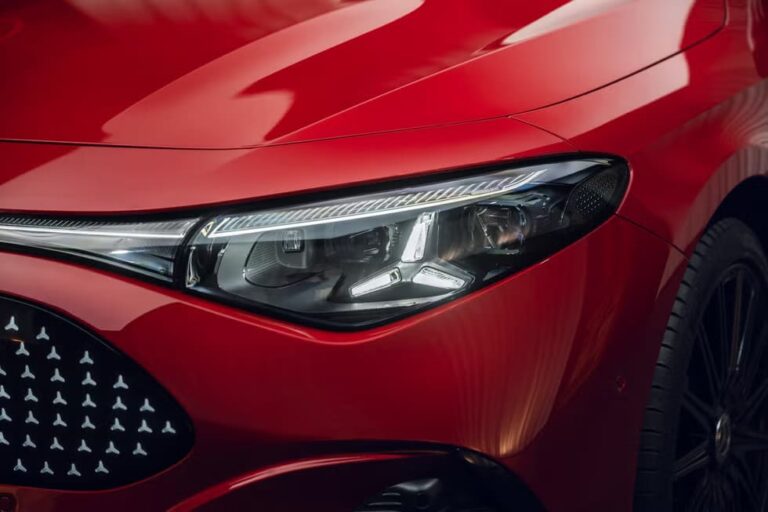 Mercedes-Benz CLA leasen - koplamp in detail