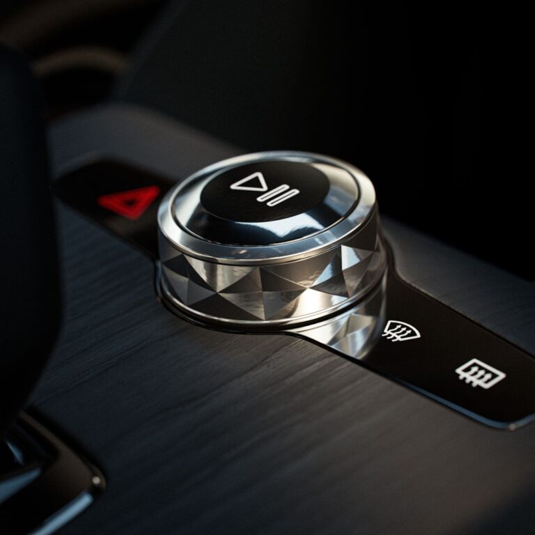 Polestar 2 zakelijk leasen - close-up van de draaiknop voor de rijmodus in de middenconsole