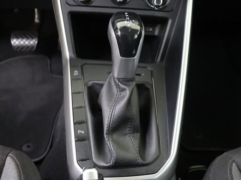 Volkswagen Polo 1.0 TSI DSG Life occasion lease - close-up van de versnellingspook