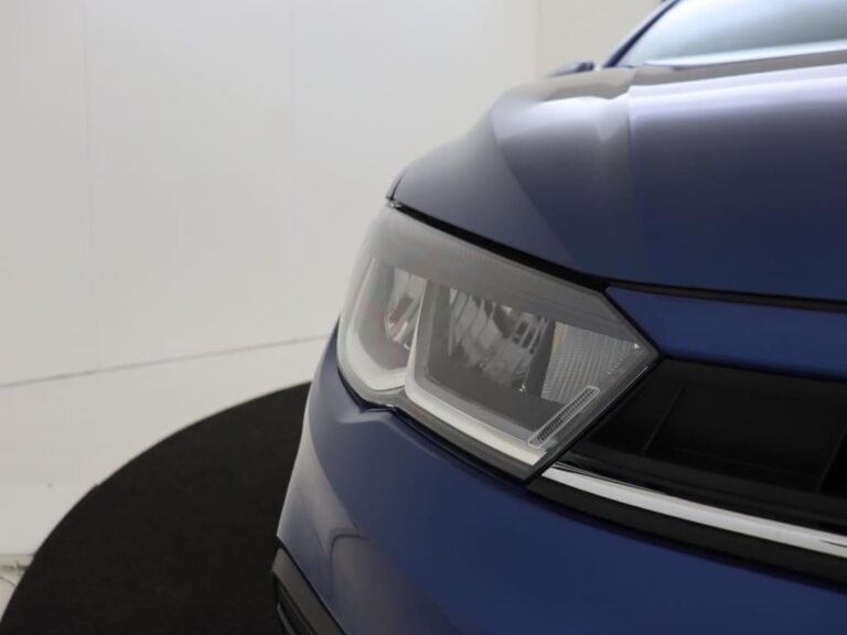 Volkswagen Polo 1.0 TSI DSG Life occasion lease - close-up van de koplamp