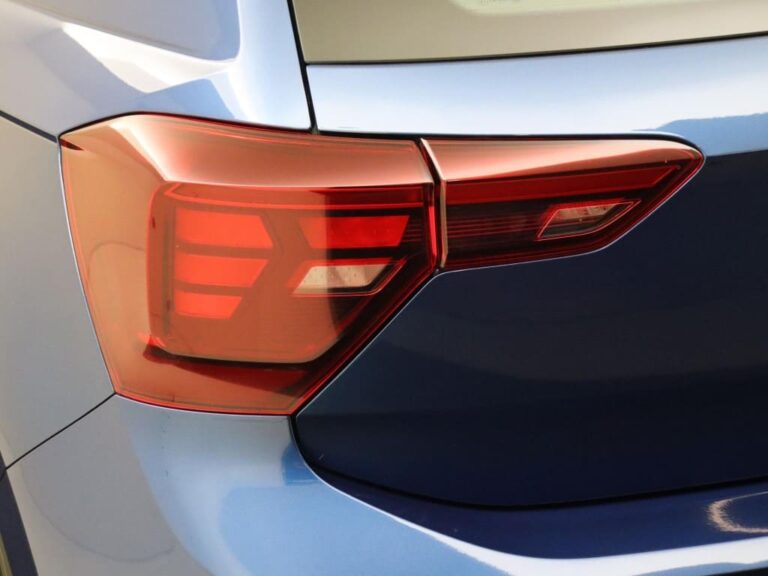 Volkswagen Polo 1.0 TSI DSG Life zakelijk leasen - close-up van het achterlicht