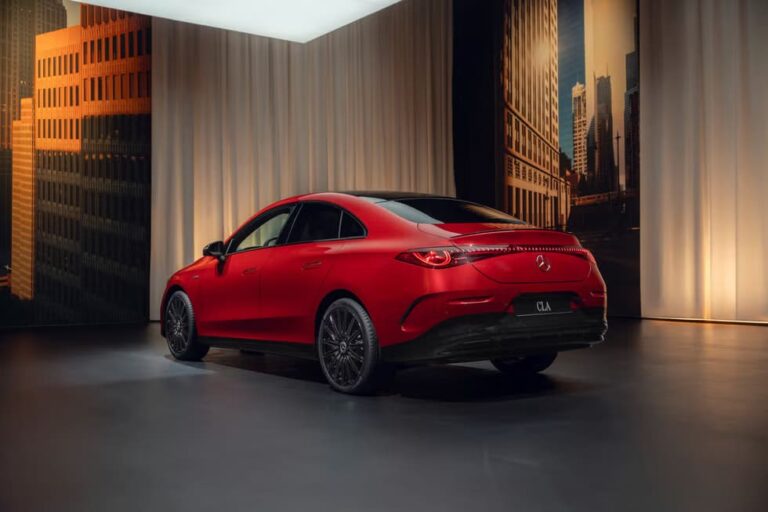 Mercedes-Benz CLA leasen - achterzijde driekwart aanzicht