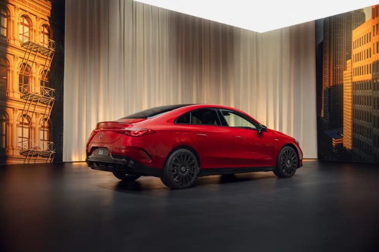 Mercedes-Benz CLA 250+ Launch Edition lease - achterzijde driekwart aanzicht andere hoek