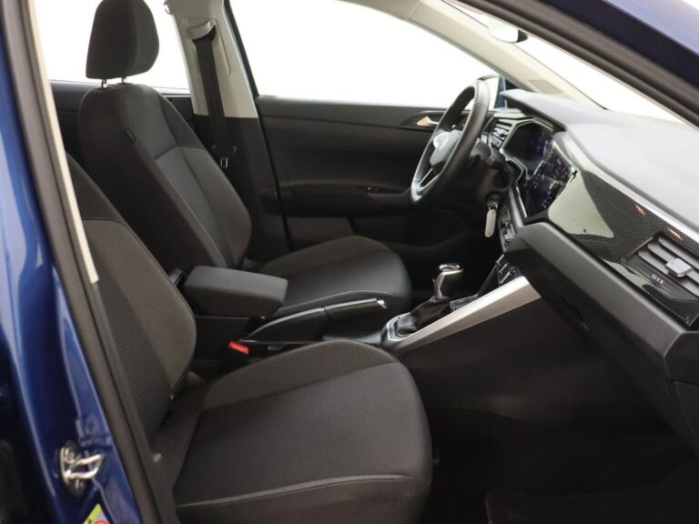 Volkswagen Polo lease - dashboard gezien vanaf de achterbank