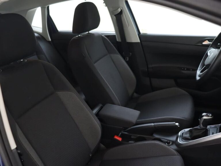 Volkswagen Polo 1.0 TSI DSG Life voorraadlease - close-up van de voorstoelbekleding