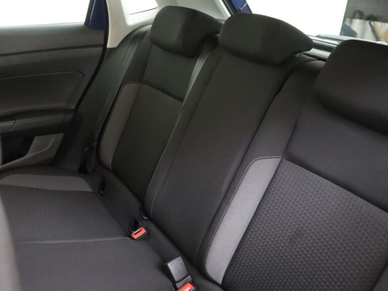 Volkswagen Polo 1.0 TSI DSG Life lease - achterbank close-up