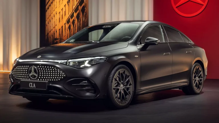 Mercedes-Benz CLA 250+ Launch Edition leasen - voorzijde driekwart aanzicht