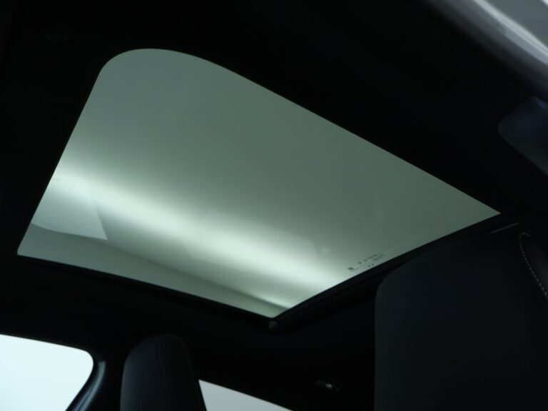 Mercedes-Benz A-Klasse lease - panoramadak vanuit het interieur
