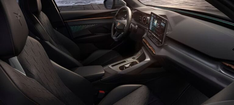 Cupra Terramar Leasing - dashboard met stuurwiel en infotainmentscherm