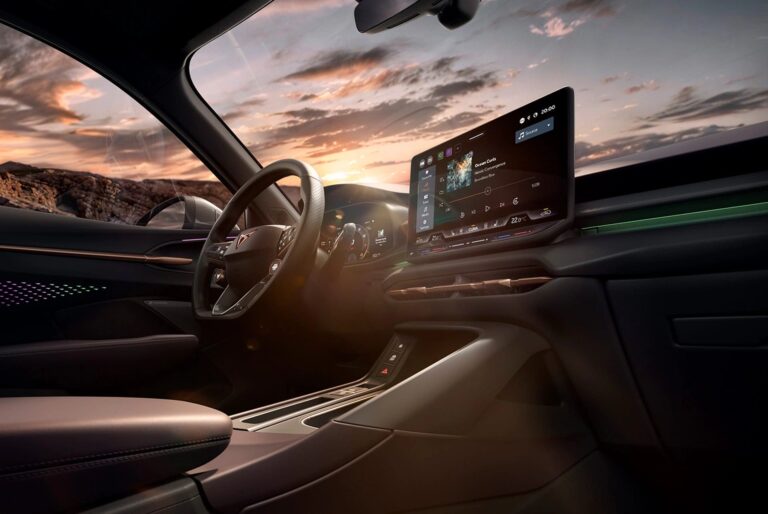 Cupra Terramar full operational lease - dashboard met stuurwiel gezien door de voorruit bij zonsondergang