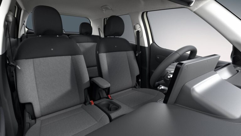 Hyundai Inster Zakelijk Leasen uit voorraad - voorstoelen met uitklapbaar tafeltje in grijze stof