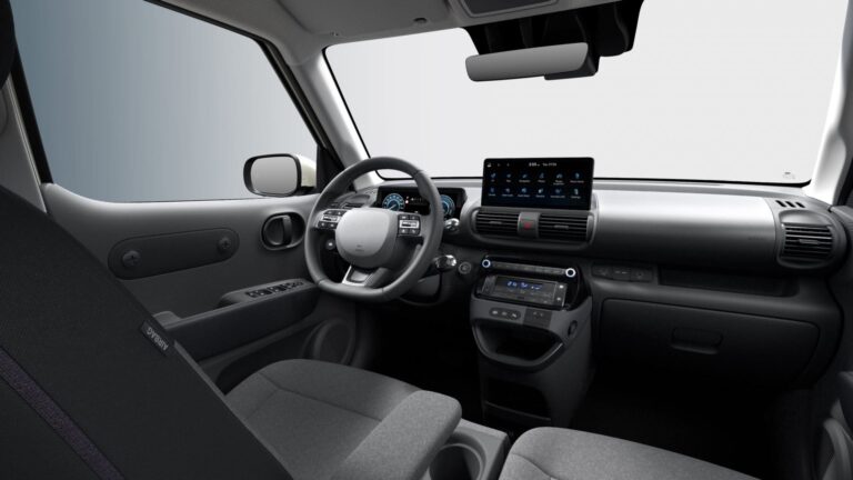 Hyundai Inster Zakelijke Lease - dashboard met stuurwiel en infotainmentscherm in grijs interieur