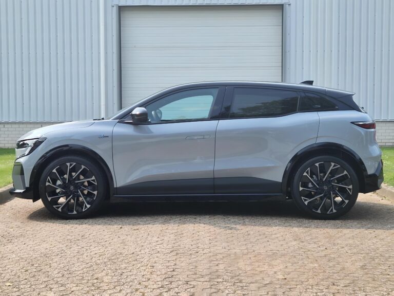 Leasing Renault Megane (3)-fotor-20250608111822 (1)