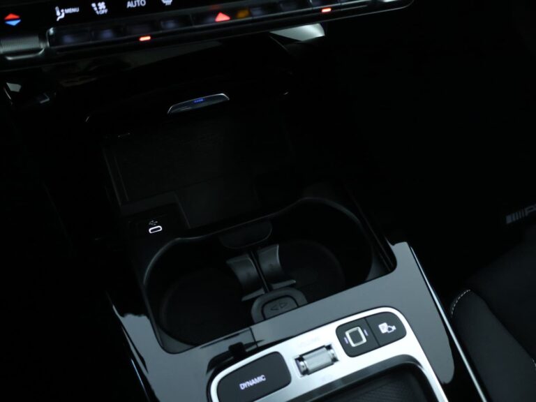 Mercedes-Benz A-Klasse A250e full operational lease - middenconsole met bekerhouders