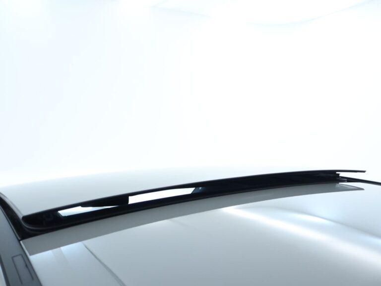 Mercedes-Benz A-Klasse full operational lease - dakspoiler en panoramadak in detail