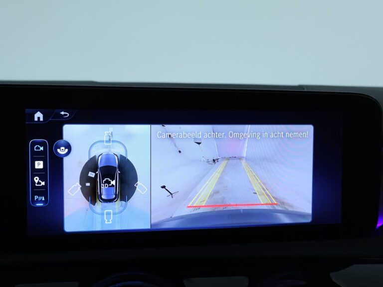 Mercedes-Benz A-Klasse voorraadlease - 360-gradencamera op het multimediascherm