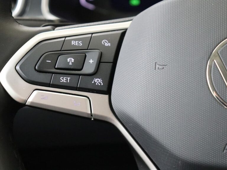 Volkswagen T-Roc leasen - cruise control bediening op het stuurwiel