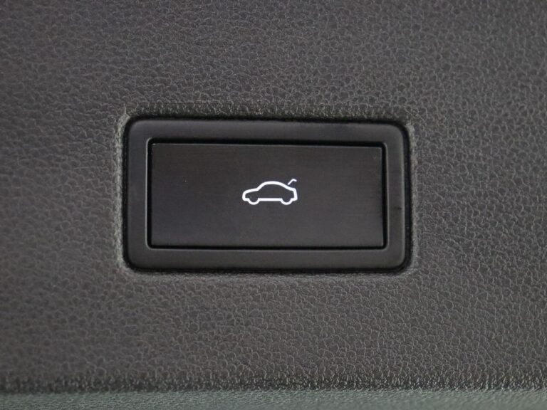Volkswagen T-Roc lease - close-up van de elektrische achterklep-knop