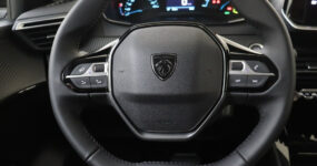 Peugeot e-208 occasion lease (3)