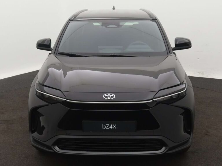 Toyota bZ4X Full Operational Lease - vooraanzicht met Toyota-logo en bZ4X-badge