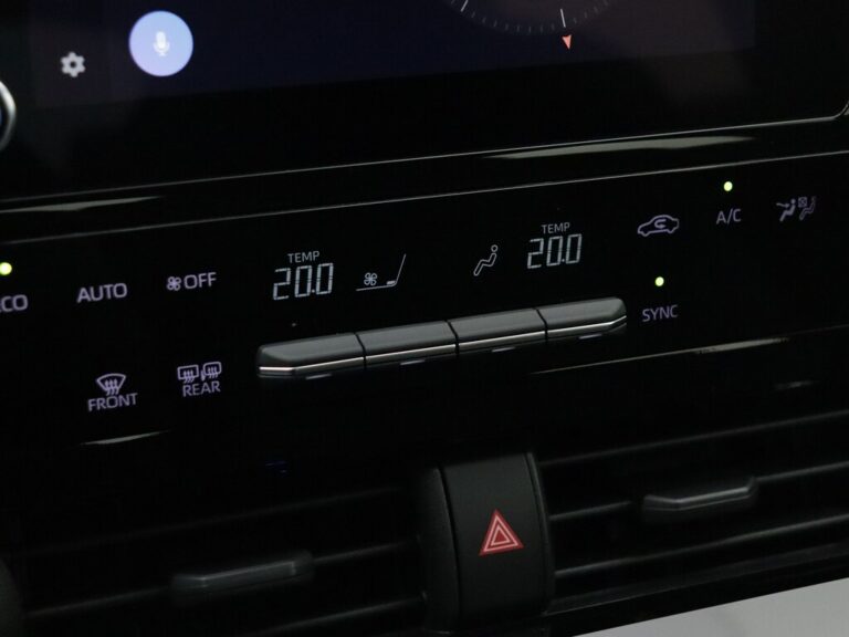Toyota bZ4X Zakelijk Leasen - close-up van de klimaatbediening met dubbele temperatuurzone