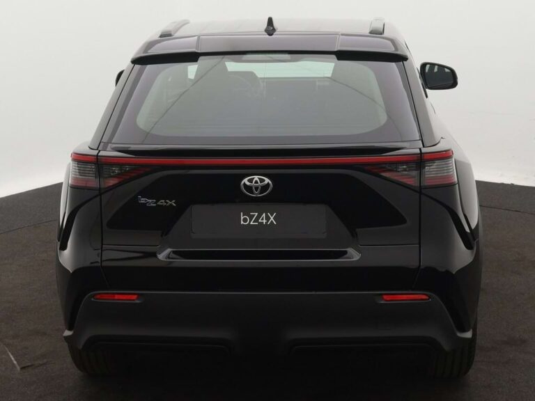 Toyota bZ4X leasen zzp - achteraanzicht met bZ4X-badge