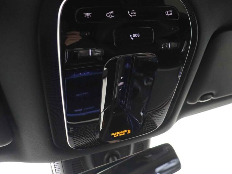 Mercedes-Benz EQE SUV full operational lease - SOS-knop en bedieningspaneel in het hemelconsole