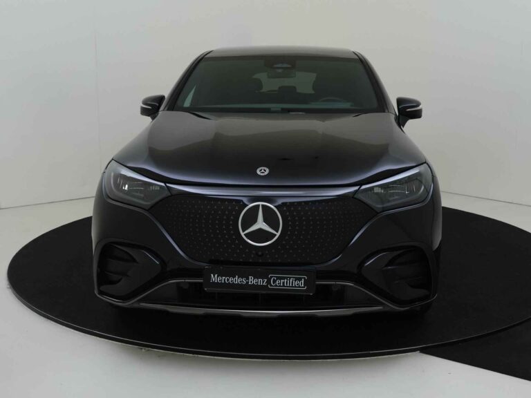 Mercedes-Benz EQE SUV zakelijk leasen - recht vooraanzicht met Mercedes-ster