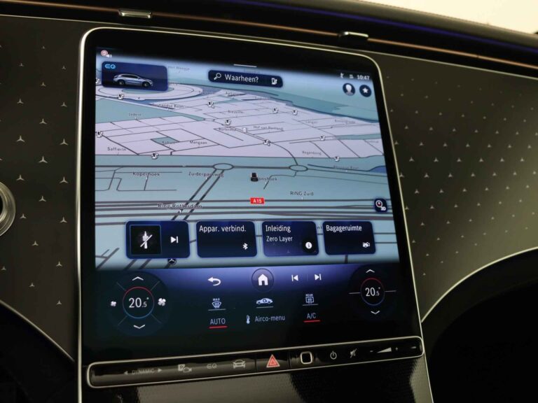 Mercedes-Benz EQE SUV zakelijk leasen - navigatiescherm met laadpunten