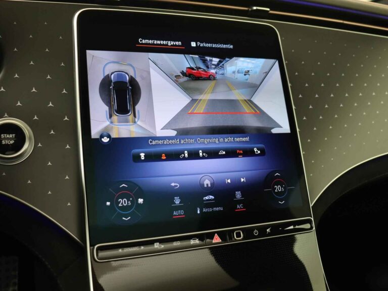 Mercedes-Benz EQE SUV zakelijke lease - 360-graden camerabeeld op het MBUX-scherm